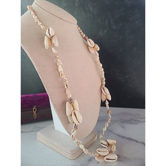 Vintage Shell Beaded Necklace - Picture 4 of 10